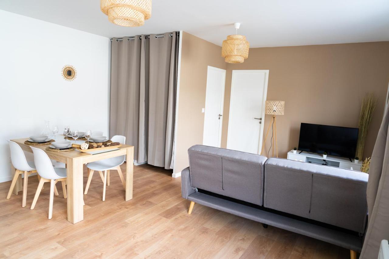 Spacieux Appartement Avec Parking Prive A ソミュール エクステリア 写真